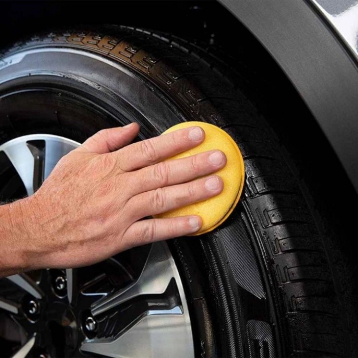 Solutie luciu anvelope Hot Shine Tire Spray Meguiars, 710ml - G12024 - MEGUIAR`S