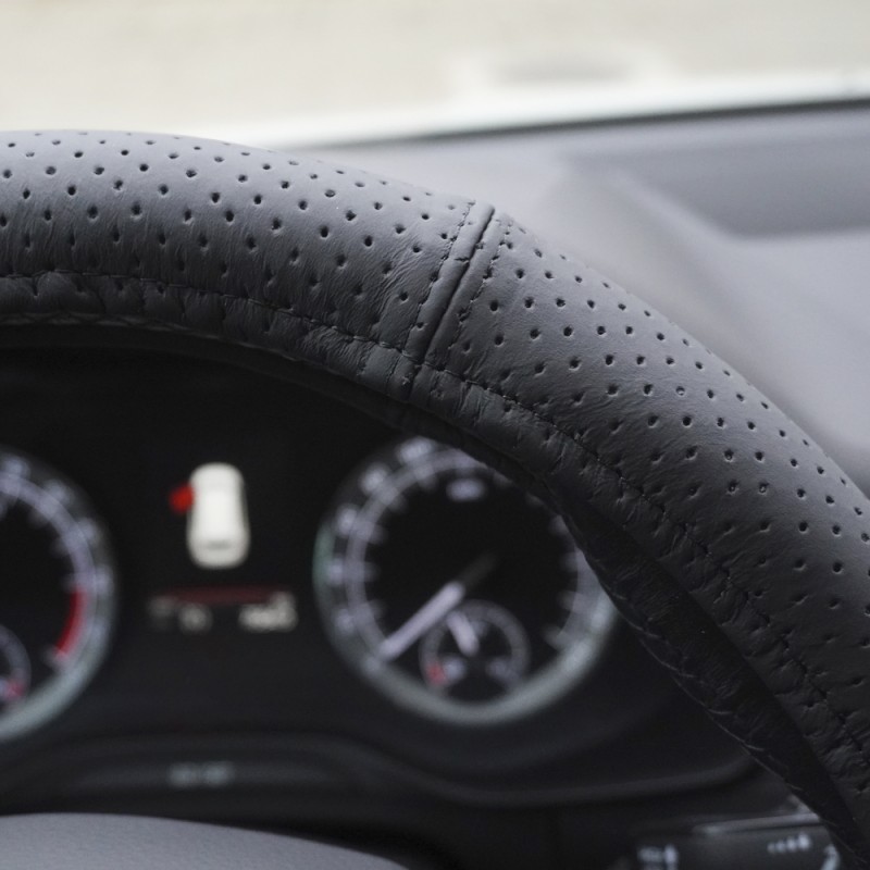 Husa volan piele naturala perforata negru 37-39 cm