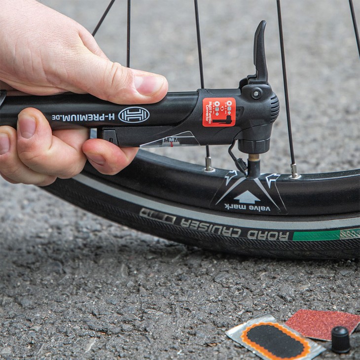 Mini pompa manuala cu manometru premium pentru biciclete - 216420 - HEYNER