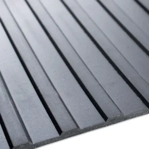 Covor Antiderapant din Cauciuc, Linoleum din Cauciuc pentru Protectie Podea Auto - model STRIATII MARI