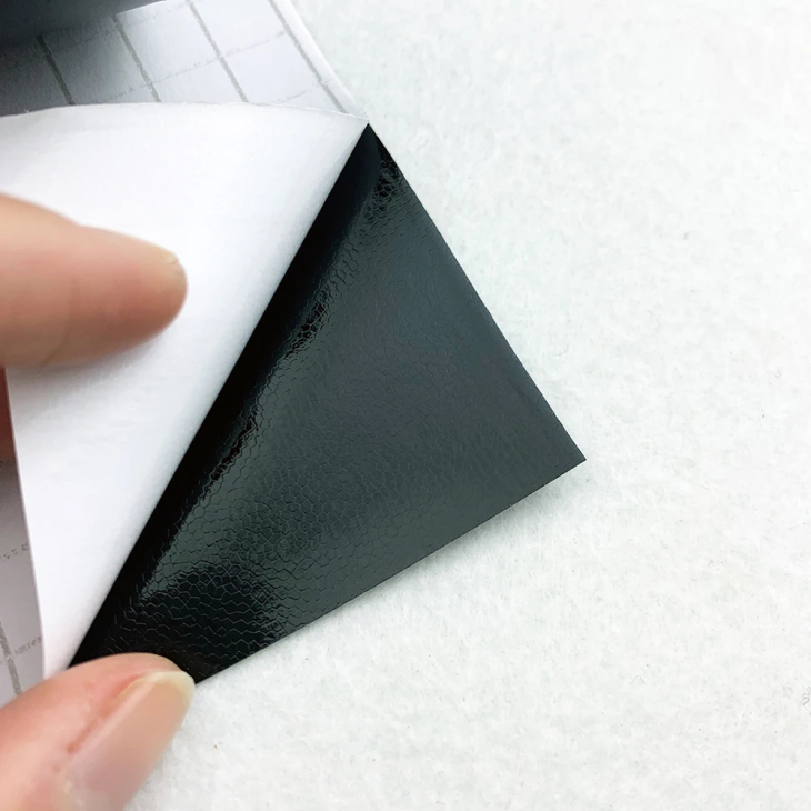 Folie auto pentru colantare integrala, Termoplastica, cu tehnologie "BUBBLE FREE", culoare Negru, finisaj Mat, dimensiune 3,0m x 1,52m