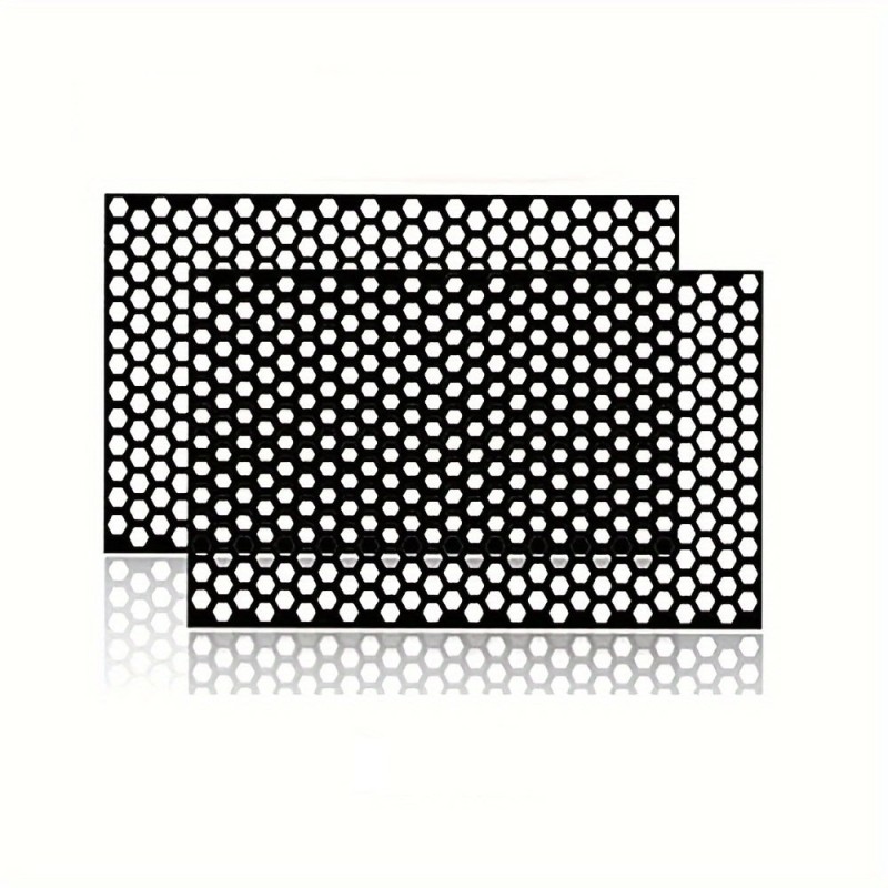 Set 2 folii autoadezive decupate pentru decorarea stopurilor auto, dimensiune 2 x 48 x 30cm, culoare Negru Mat, model HONEYCOMB Set 2 folii autoadezive decupate pentru decorarea stopurilor auto, dimensiune 2 x 48 x 30cm, culoare Negru Mat, model HONEYCOMB
