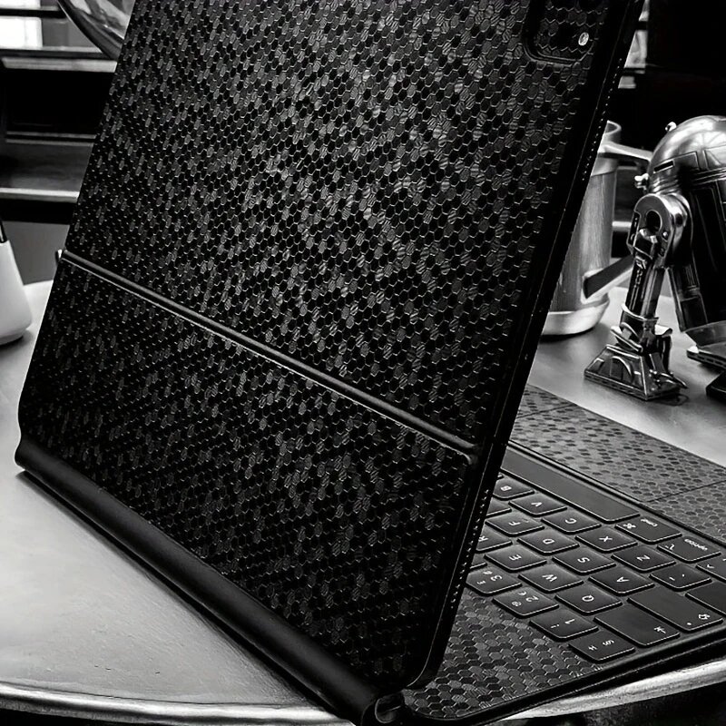 Folie auto decorativa Premium Honeycomb Black, model hexagonal 3D, autoadeziva, rezistenta UV, dimensiune 150 x 100cm Folie auto decorativa Premium Honeycomb Black, model hexagonal 3D, autoadeziva, rezistenta UV, dimensiune 150 x 100cm