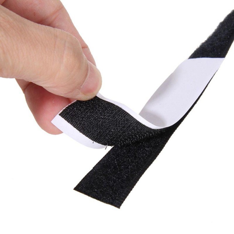 Banda Velcro autoadeziva, dimensiuni 30mm latime x 100cm lungime, culoare neagra Banda Velcro autoadeziva, dimensiuni 30mm latime x 100cm lungime, culoare neagra