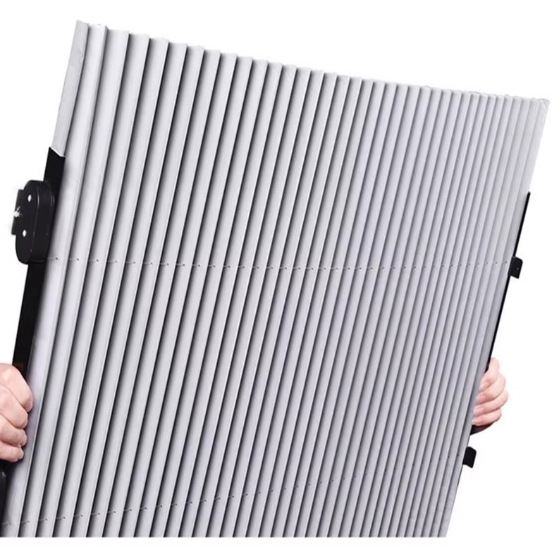 Parasolar auto retractabil de tip 