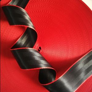 Banda centura de siguranta TUNING, culoare Negru-Rosu, latime 46 mm, pret/m liniar Banda centura de siguranta TUNING, culoare Negru-Rosu, latime 46 mm, pret/m liniar